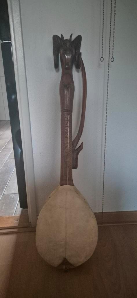 Gusle - Balkan Instrument met Houtsnijwerk, Muziek en Instrumenten, Overige Muziek en Instrumenten, Gebruikt, Ophalen