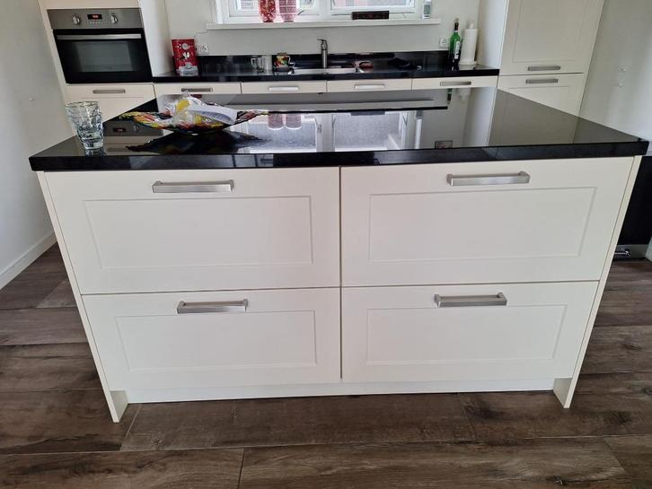 keuken, Huis en Inrichting, Keuken | Complete keukens, Zo goed als nieuw, Overige typen, Crème, Met kookeiland, Ophalen