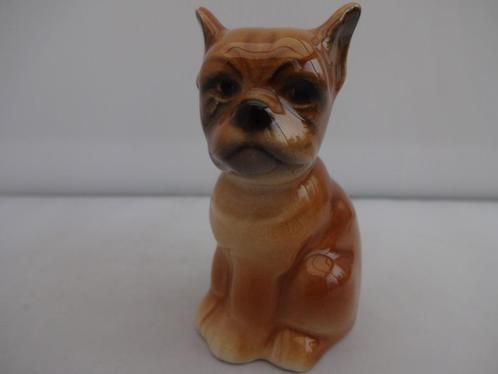 Porseleinen zittende boxer hond van Goebel no: 30-100-01-0, Verzamelen, Beelden en Beeldjes, Nieuw, Dier, Ophalen of Verzenden