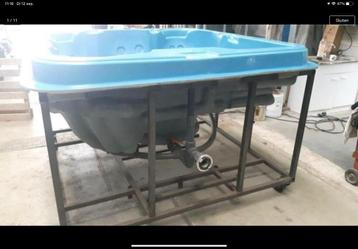 Productielijn voor het fabriceren van spa's jacuzzies beschikbaar voor biedingen