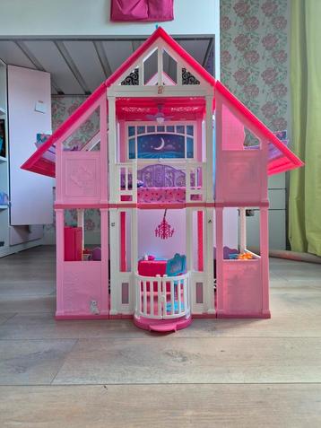 Barbie huis inclusief veel accessoires beschikbaar voor biedingen