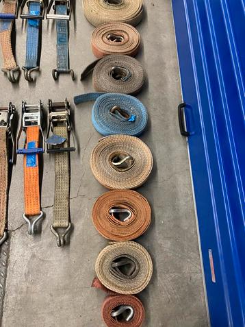 8 Spanbanden + 10 Ratels gebruikt beschikbaar voor biedingen