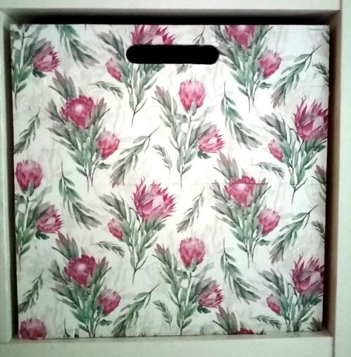 Unieke handgemaakte houten protea kist voor Ikea Kallax kast, Huis en Inrichting, Woonaccessoires | Kisten, Nieuw, Minder dan 50 cm