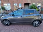 Toyota Yaris 1.5 Full Hybrid CVT 5DR 2014 Grijs, Auto's, Toyota, 74 pk, 4 cilinders, Yaris, 1060 kg