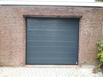 Sectionaaldeur beschikbaar voor biedingen