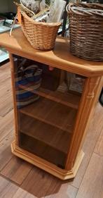 Houten (CD) kastje met mat glazen deur, Ophalen, Eikenhout, 50 tot 100 cm, Zo goed als nieuw