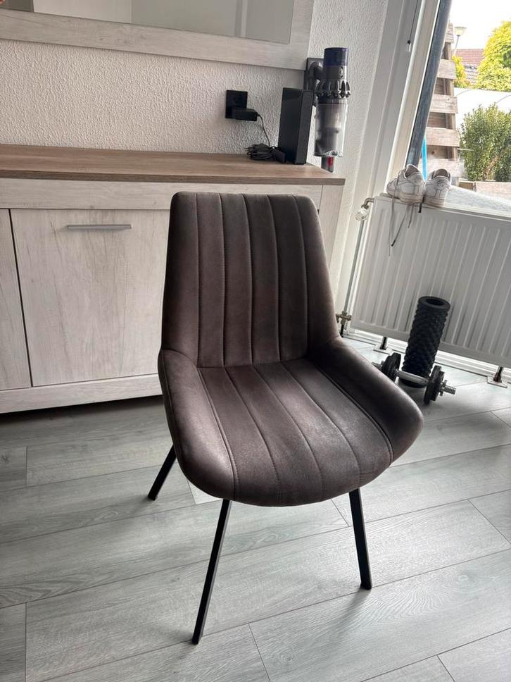 Eetkamerstoelen Bruno van Pronto, Huis en Inrichting, Stoelen, Zo goed als nieuw, Vier, Stof, Overige materialen, Grijs, Ophalen