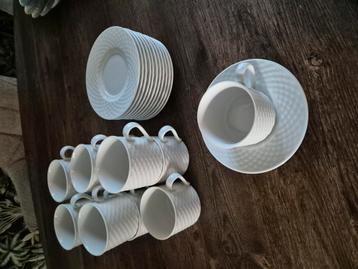 12 kop en schotel  beschikbaar voor biedingen