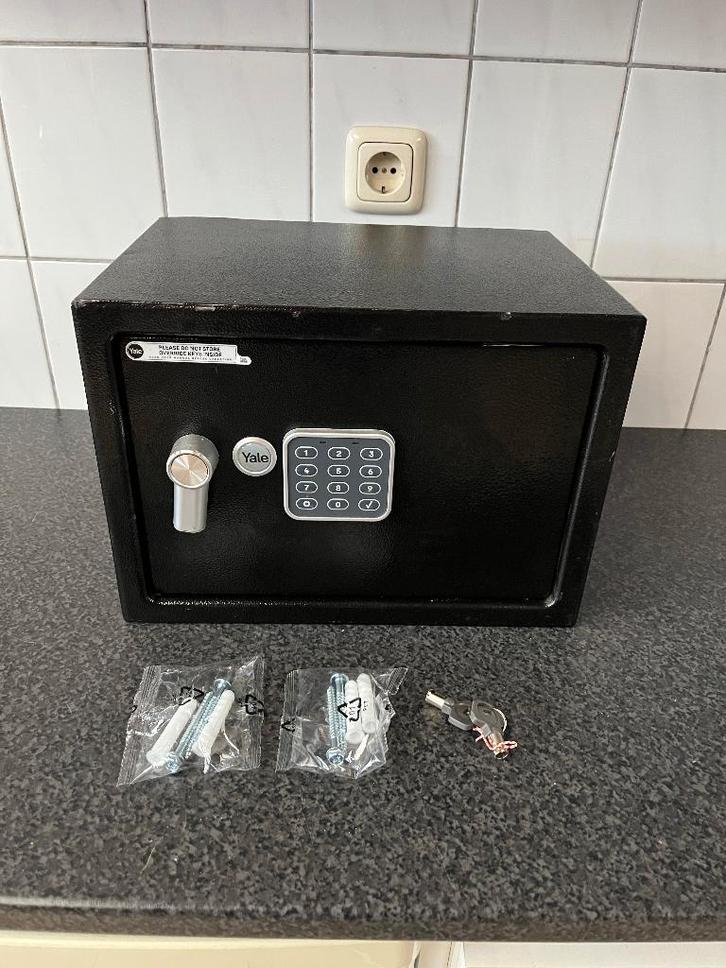 Yale kluis , kluisje met cijfercode en 2x noodsleutel ., Huis en Inrichting, Brandblussers en Brandkasten, Gebruikt, Brandkast