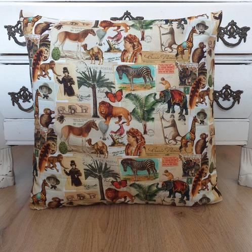 2 x Nieuwe Jungle Kussenhoezen. Nu 10,00 Verzendkosten 1,00, Huis en Inrichting, Woonaccessoires | Kussens, Nieuw, Overige kleuren
