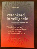Deb Dana - boek Verankerd in veiligheid, Ophalen of Verzenden, Zo goed als nieuw
