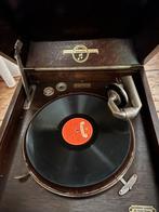 Antieke grammofoonspeler 'Columbia 117a', Ophalen