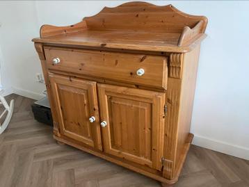 Vintage commode beschikbaar voor biedingen