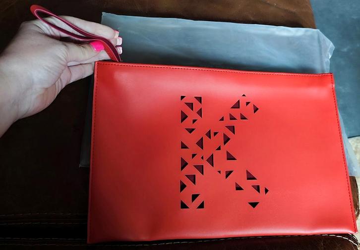 Zeldzame Kenzo Clutch - Rood, Sieraden, Tassen en Uiterlijk, Tassen | Damestassen, Nieuw, Overige typen, Rood, Ophalen of Verzenden