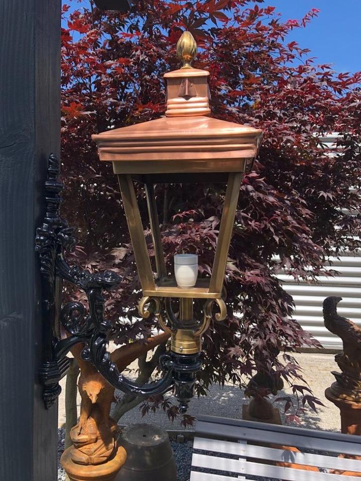 Wandlamp met lady black beugel met uit koper en messing, Antiek en Kunst, Antiek | Lampen, Ophalen of Verzenden