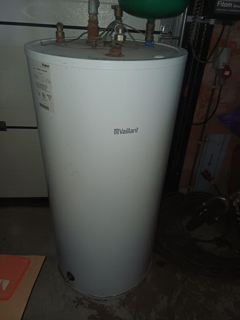 VAILLANT boiler, Doe-het-zelf en Verbouw, Geisers en Boilers, 20 tot 100 liter, Ophalen of Verzenden, Boiler, Minder dan 3 jaar oud