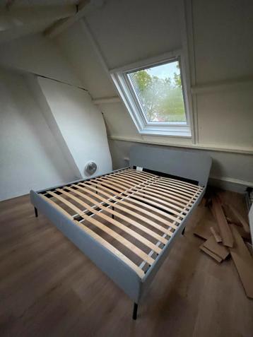 Mooi grijs bedframe - afbeelding 1