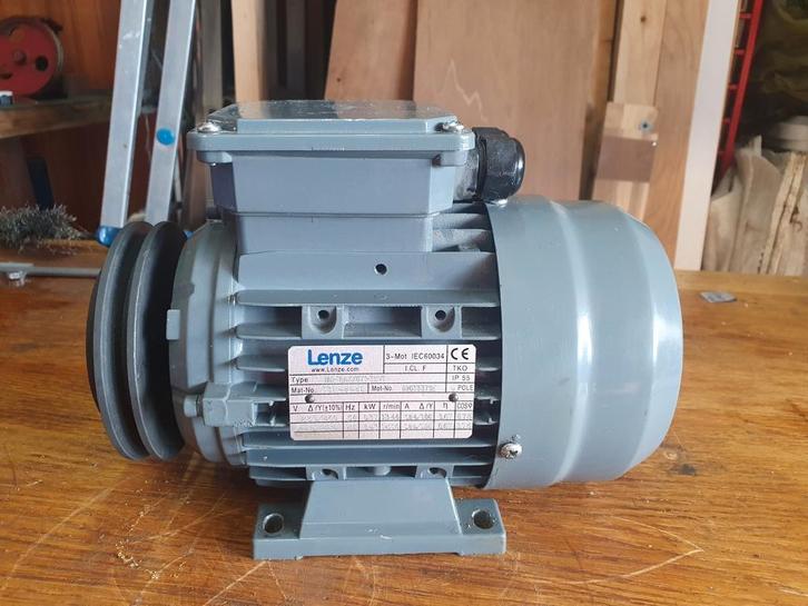 Lenze 3 fase/1fase, 0,37kw elektromotor., Doe-het-zelf en Verbouw, Motoren, Zo goed als nieuw, Elektromotor, Minder dan 1400 rpm