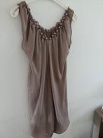 CocktailJurk op de kniel.99cm Zara L  taupekleur 1xGedragen., Kleding | Dames, Gelegenheidskleding, Overige kleuren, Zara, Maat 42/44 (L)