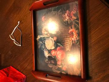Houten dienblad met bloemmotief beschikbaar voor biedingen