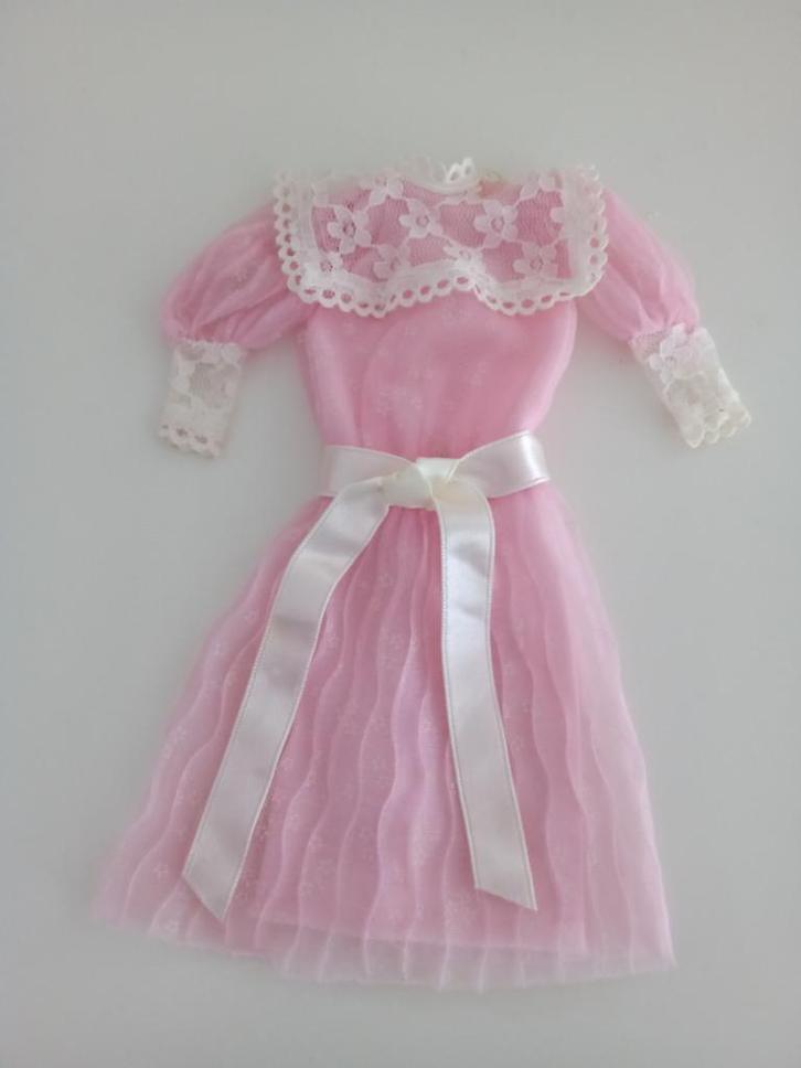 Verschillende Lange Jurken voor (Barbie) Poppen (24 foto's), Verzamelen, Poppen, Gebruikt, Kleertjes, Ophalen of Verzenden