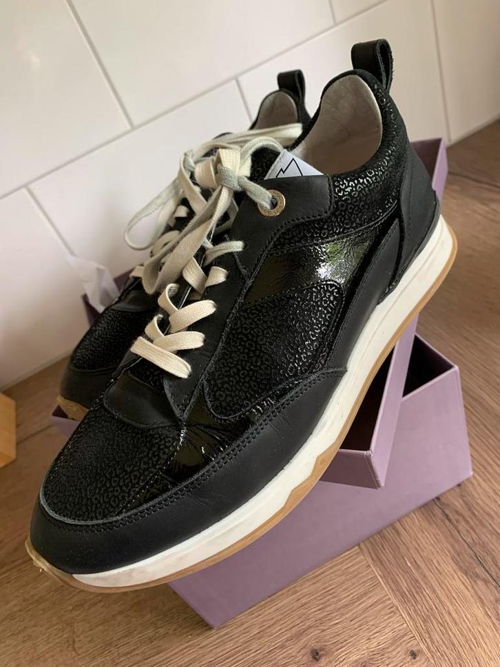 Floris van Bommel zwarte dames sneakers maat 40 1/2 Sport G, Kleding | Dames, Schoenen, Zo goed als nieuw, Sneakers of Gympen