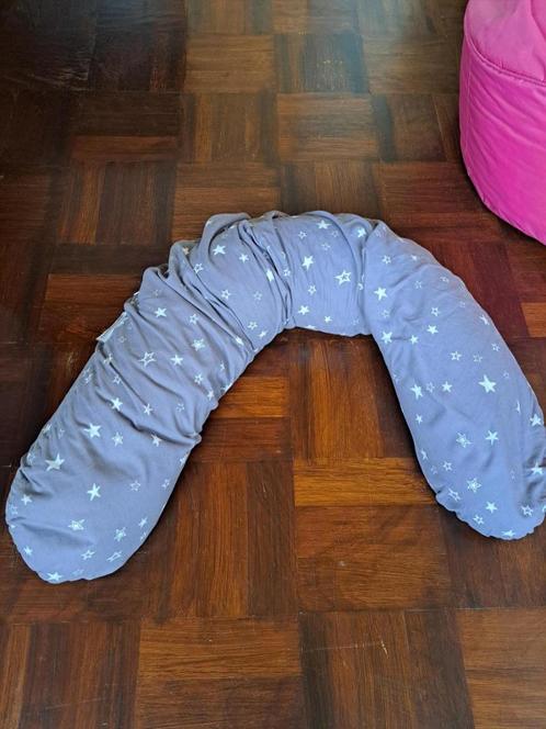 Grijs voedingskussen met sterren met van Theraline., Kinderen en Baby's, Babyvoeding en Toebehoren, Zo goed als nieuw, Voedingskussen