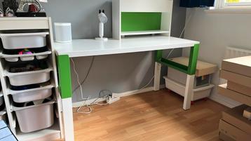 Ikea bureau Pahl met kastje & stoel Vimund beschikbaar voor biedingen