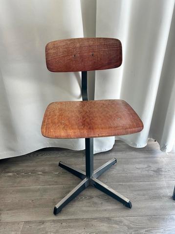 Schoolstoel  beschikbaar voor biedingen