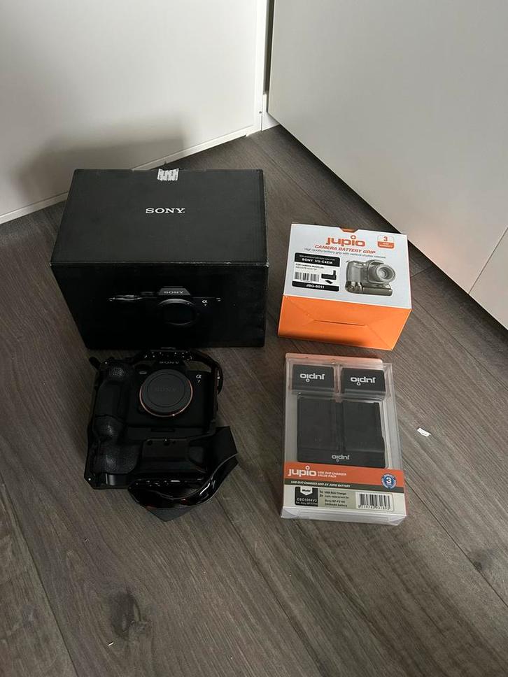 Sony a7IV + Grip, Batterijen, Cage - Nieuwstaat, Audio, Tv en Foto, Fotocamera's Digitaal, Zo goed als nieuw, Spiegelreflex, Sony
