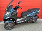 Piaggio MP3 530 HPE Advance EXCLUSIVE Piaggio MP3 530 HPE Ad, Scooter, Postbus 305
4900 AH  Oosterhout, NL, Customer_service@piaggio.com
