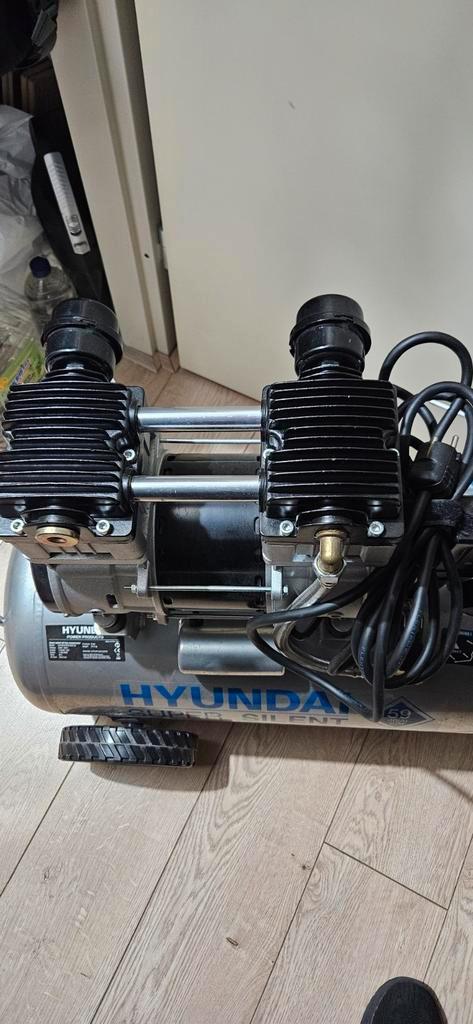 HYUNDAI COMPRESSOR, Doe-het-zelf en Verbouw, Compressors, Mobiel, Olievrij, Ophalen of Verzenden