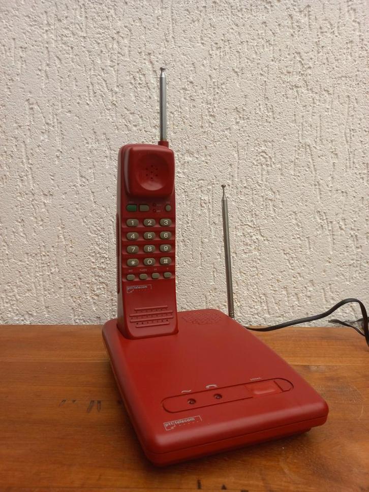 PTT Orlando 150 rood telefoon. Vintage. Nineties, Telecommunicatie, Vaste telefoons | Handsets en Draadloos, Gebruikt, 1 handset