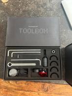 Vanmoof toolbox met fietsenpomp, Fietsen en Brommers, Fietsaccessoires | Fietsgereedschap, Ophalen, Gereedschapsset