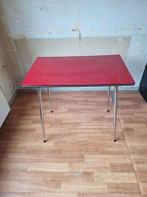 Vintage  of kampeer tafeltje met slanke voeten, Verzamelen, Retro, Huis en Inrichting, Ophalen