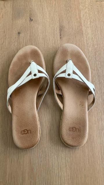 UGG slippers leer maat 38 beschikbaar voor biedingen