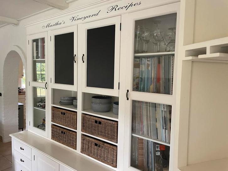 Buffetkast Martha’s Vineyard Recipes, Huis en Inrichting, Kasten | Buffetkasten, Gebruikt, 200 cm of meer, 200 cm of meer, 50 tot 75 cm