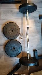Curl halterstang met 30kg aan gewichten, Sport en Fitness, Fitnessmaterialen, Ophalen of Verzenden, Zo goed als nieuw, Rug, Halterset