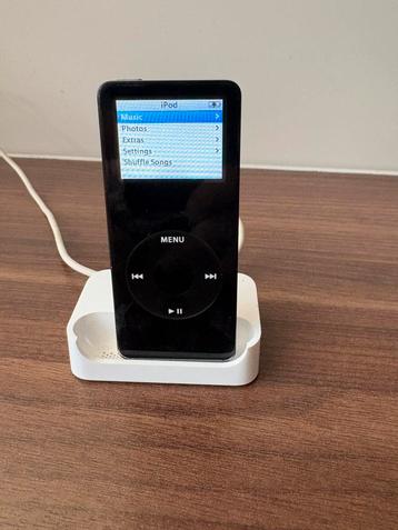 Ipod Nano met docking beschikbaar voor biedingen