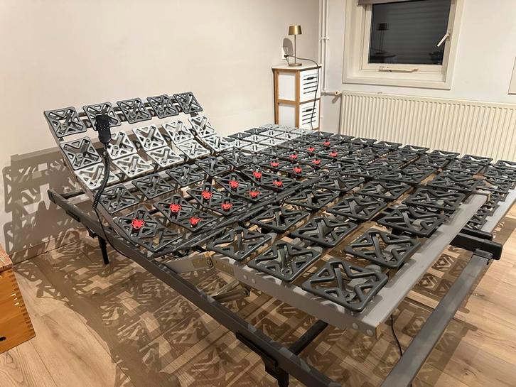 Bed (elekrisch verstelbaar) + Emma matras, Huis en Inrichting, Slaapkamer | Matrassen en Bedbodems, Gebruikt, Bedbodem, 180 cm