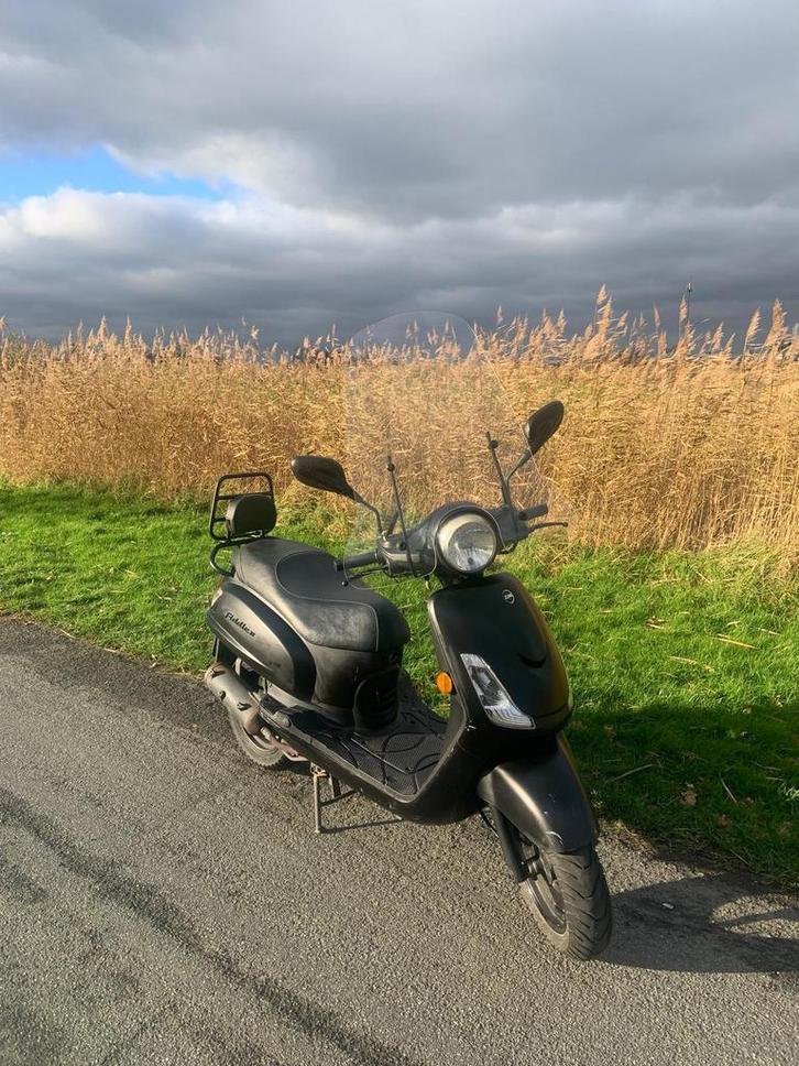 Sym Fiddle 2, Fietsen en Brommers, Scooters | SYM, Zo goed als nieuw, Fiddle, Maximaal 45 km/u, Benzine, Ophalen