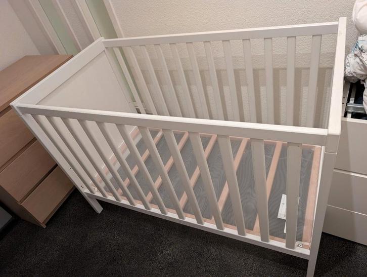Babybed, Kinderen en Baby's, Babywiegjes en Ledikanten, Gebruikt, Ledikant, Ophalen