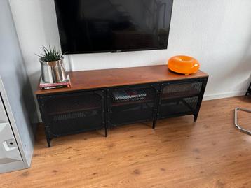 Titel: Tv-kast/ dressoir IKEA.   |    MOET WEG! 