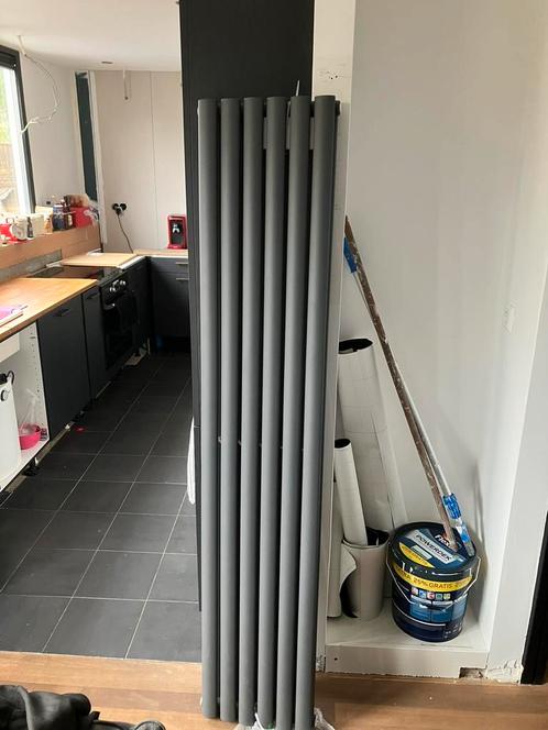 Elegant Verticale radiator NIEUW Antraciet, Doe-het-zelf en Verbouw, Verwarming en Radiatoren, Zo goed als nieuw, Radiator, 800 watt of meer