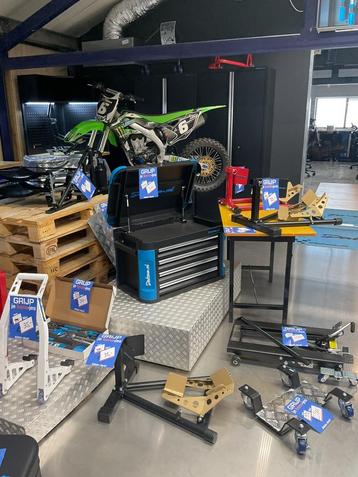 Diverse inrijklemmen en paddockstands nu voor slechts €35,- beschikbaar voor biedingen