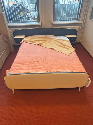 Vintage Bed 140x192cm beschikbaar voor biedingen