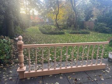 houten balustrade beschikbaar voor biedingen