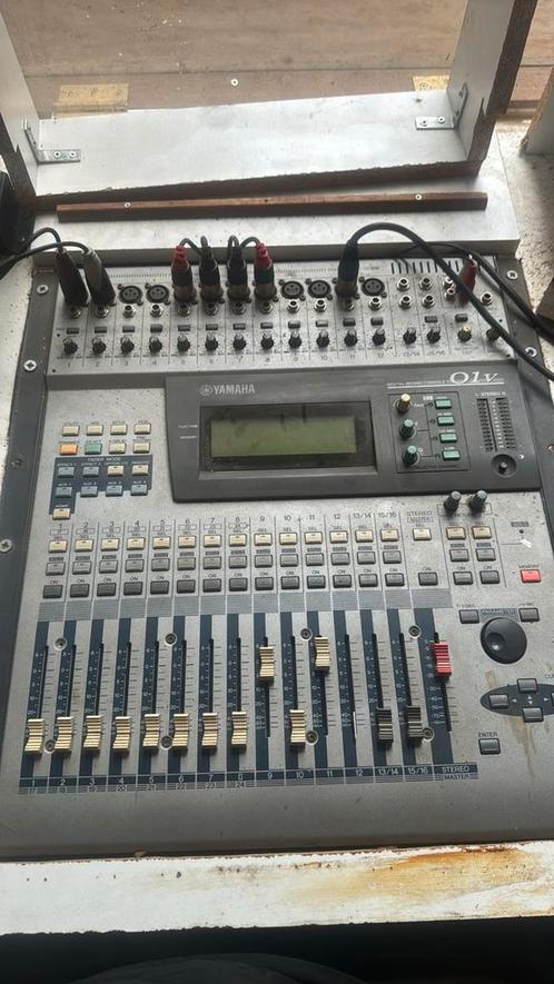 Te koop: Yamaha O1V digitale mixer, Muziek en Instrumenten, Mengpanelen, Zo goed als nieuw, 20 kanalen of meer, Ophalen of Verzenden