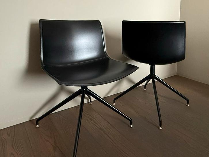Stoel Arper Catifa 53 zwart leer, Huis en Inrichting, Stoelen, Drie, Leer, Zwart, Ophalen of Verzenden