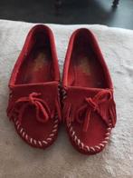 Minnetonka moccacins  maat 38 rood suede, Ophalen of Verzenden, Zo goed als nieuw, Rood